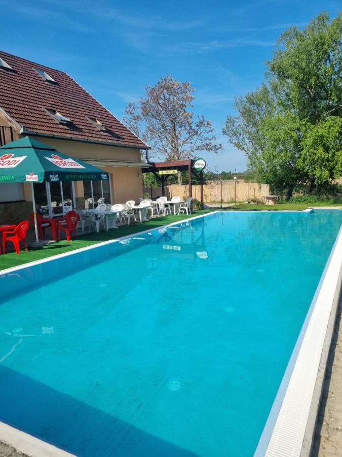 Beach Taban Vendeghaz Balatonlelle Buitenkant foto